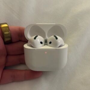 Apple AirPods Pro 4